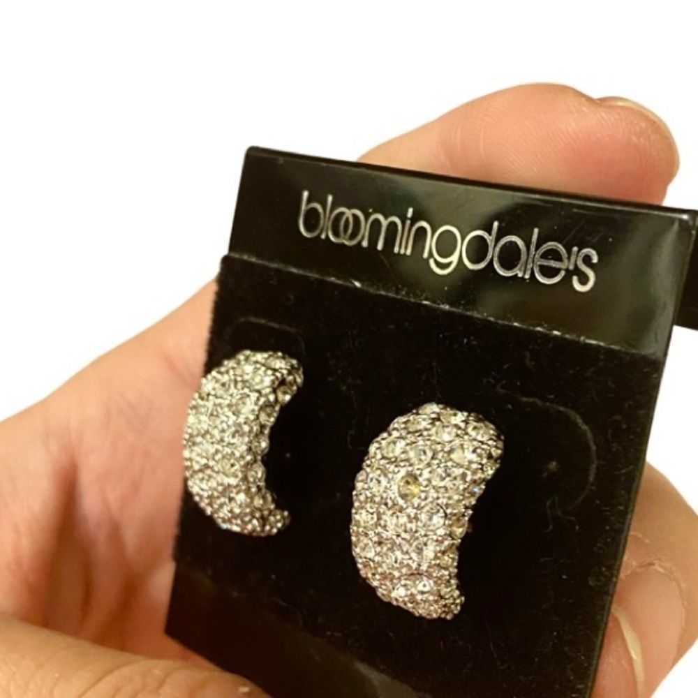 NWT Bloomingdale’s stone cuff earrings